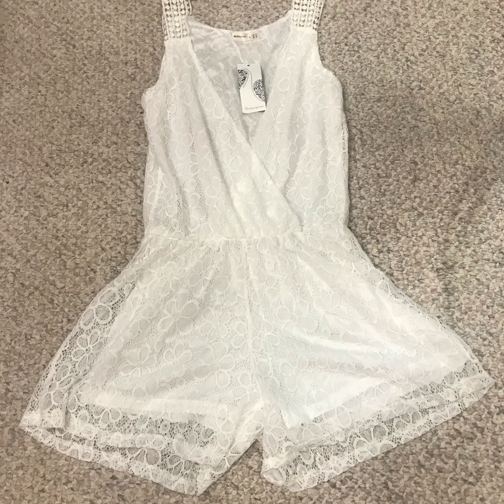 Dresses - Picture 2 of 8